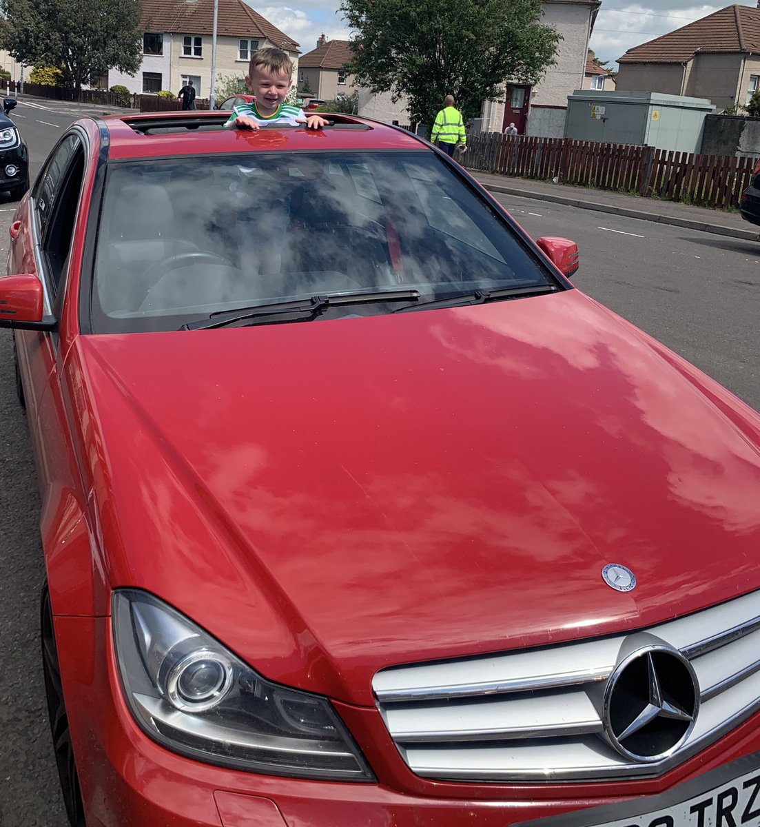 Obsessed with hangin out the roof🤣