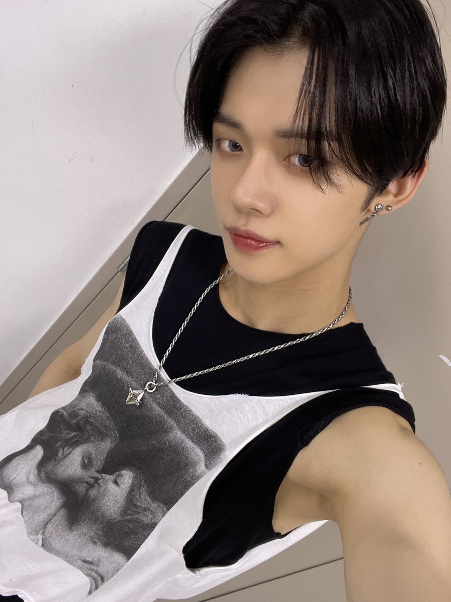 tiny_beoms's tweet image. jjunie, últimamente te llevas
el aire de mis pulmones con
lo asombroso que sos, sigue
brillando mudcho, mi querido
rayito de sol . . te amitop !! ♡

#YEONJUN #연준 
@TXT_members @TXT_bighit