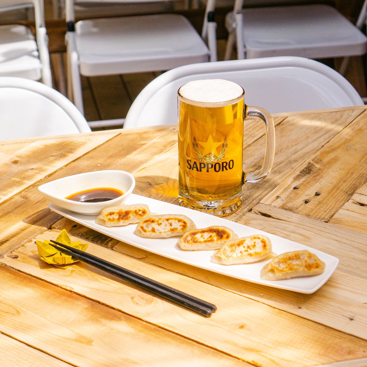 [Homemade Gyoza &amp; Beer in RYUS Patio] We would like to inform you that a patio will open at the RYUS Noodle Bar Broadview!!!!!
♦︎Available from this Friday♦︎✨
- - - - -
#ramenbar #patio #gyoza #beer