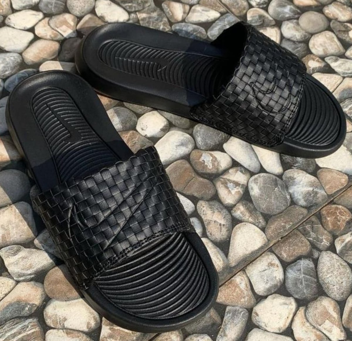 herikok's tweet photo. sandal nike size 40-44 bisa po ya gan https://t.co/oTRI7fZMa2