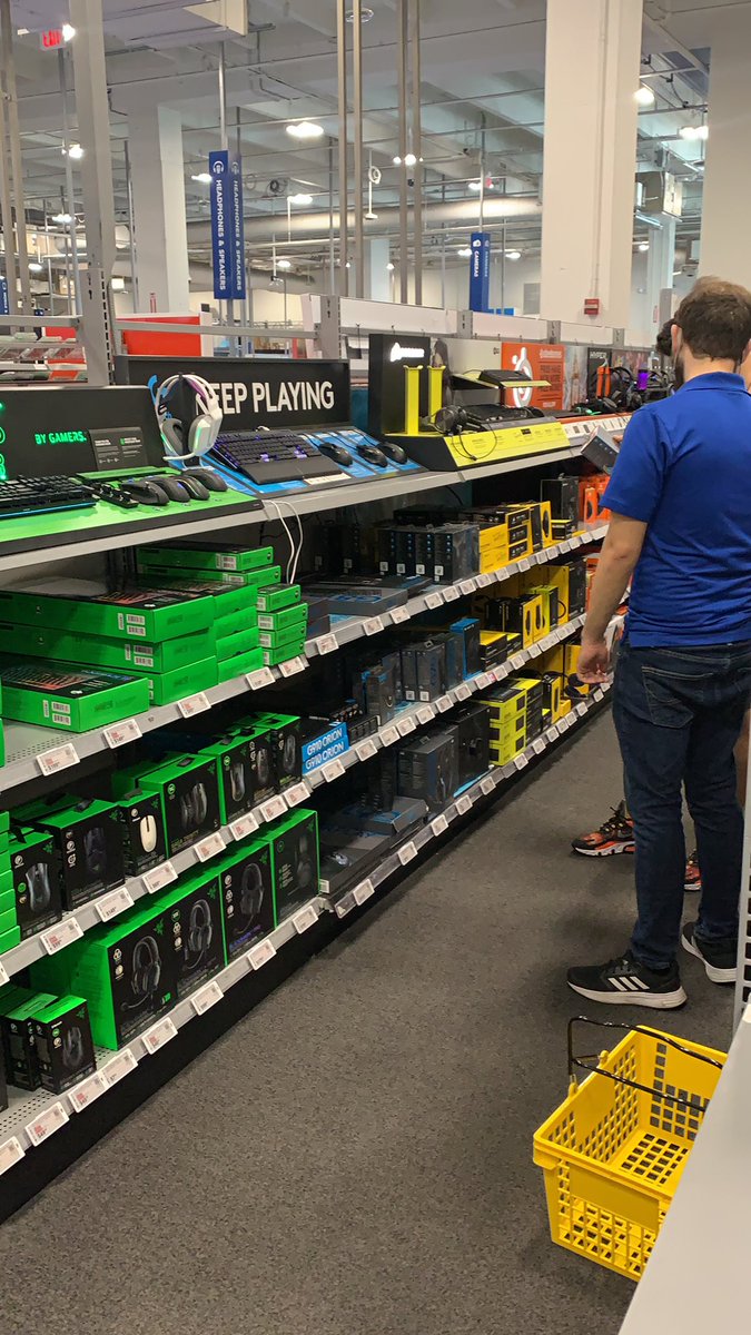 TheClipnode's tweet image. Amigo hay de todo aca, Quien quiere algo 👀