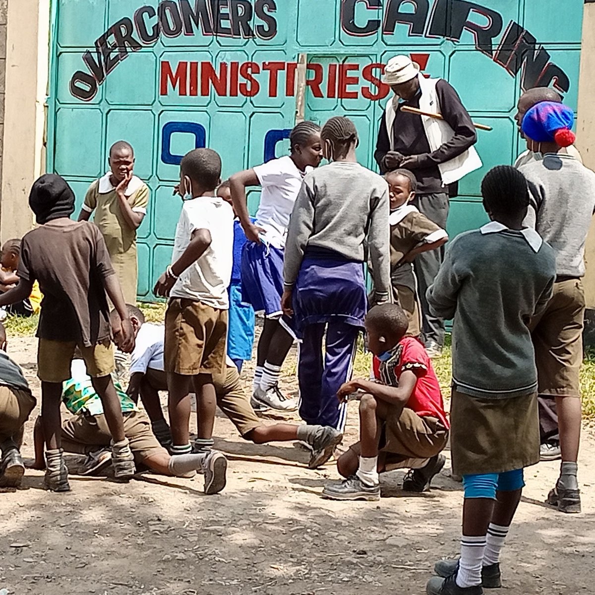 theoverflow's tweet image. What an awesome picture outside of the Overcomers School!  We love the students and enjoy making a difference in their future.  #overcomersnairobi #students #future #school #donate #nairobi #teach