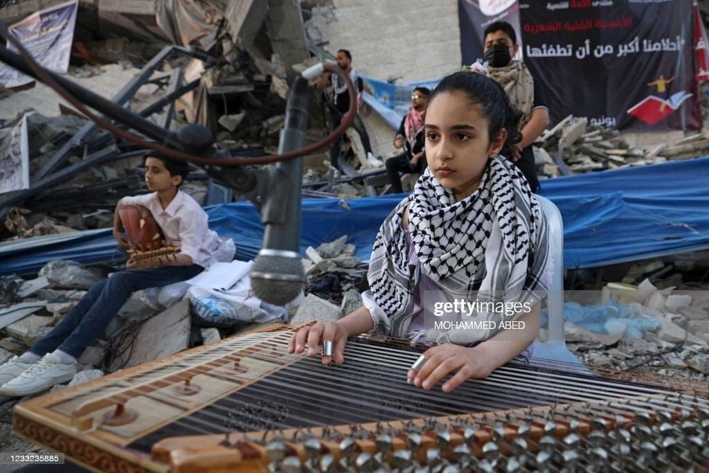 MohammedAssaf89's tweet photo. سوف نبقى هنا كي يزول الألم..
 سوف نحيا هنا...
سوف يحلو النغم...
#freePalestine #فلسطين https://t.co/nx96Px2I8e