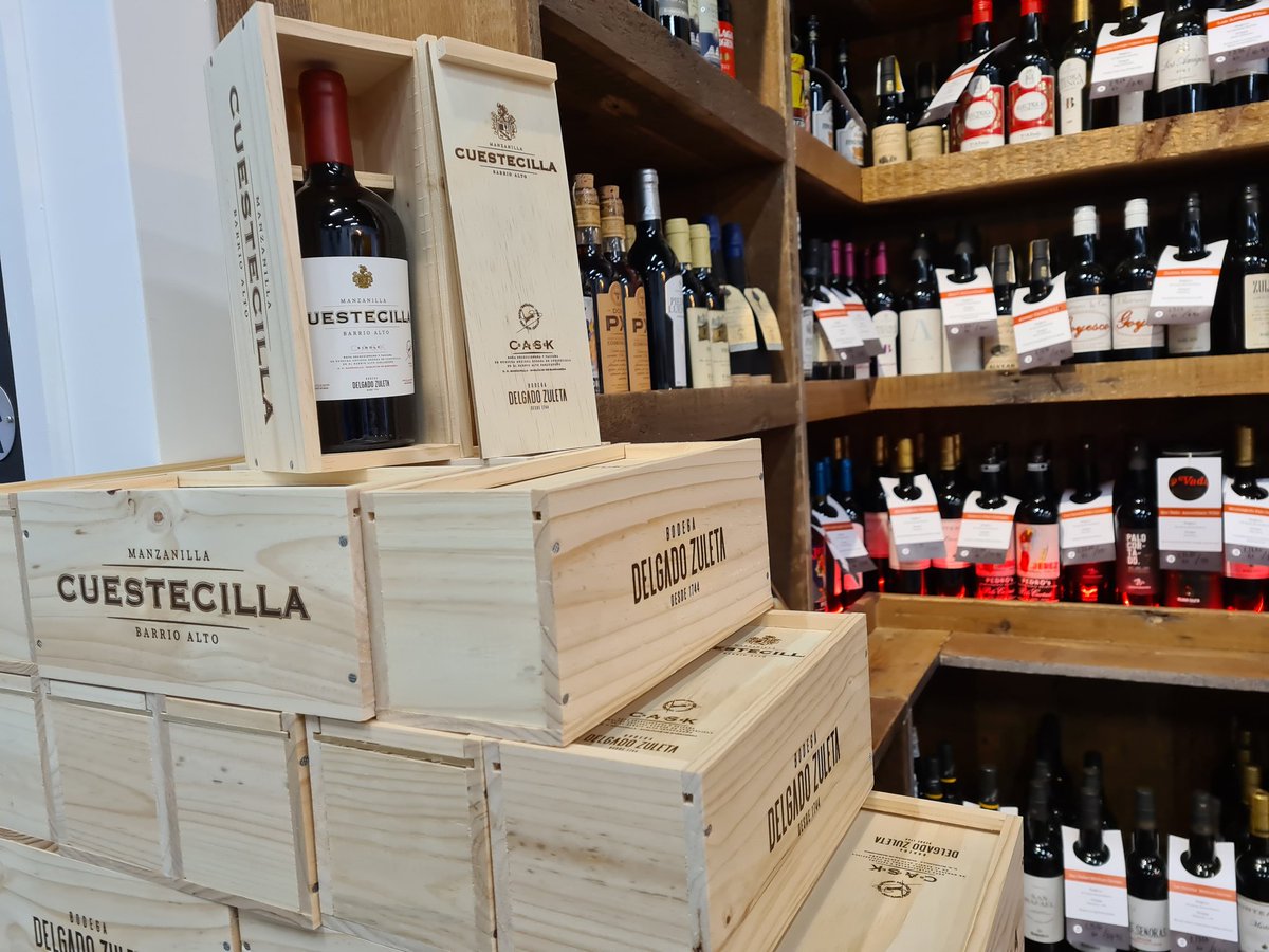 UltracomidaPaul's tweet photo. This is why I love what I do: Cuestecilla single cask manzanilla allocation from #delgadozuleta #sanlucar de #barrameda in our warehouse today. This will NEVER be bottled again & only 600 bottle run, with 26 here in Wales 🇪🇸🏴
https://t.co/sA1WqG6eAs
https://t.co/U8MXDpCkF1 https://t.co/amcTa4A3VF