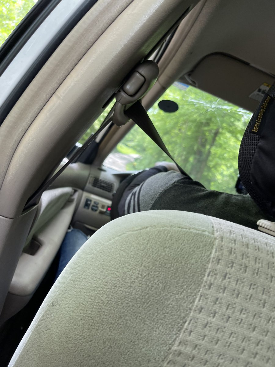 RealPoshCars's tweet photo. @lyft are there no standards for vehicle maintenance these days?! https://t.co/5P0mMrwBC6