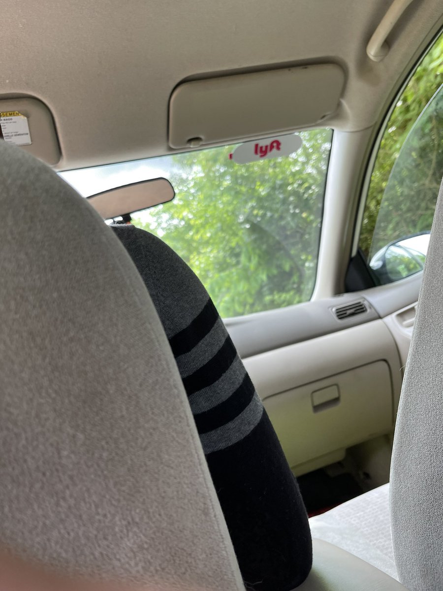 RealPoshCars's tweet photo. @lyft are there no standards for vehicle maintenance these days?! https://t.co/5P0mMrwBC6