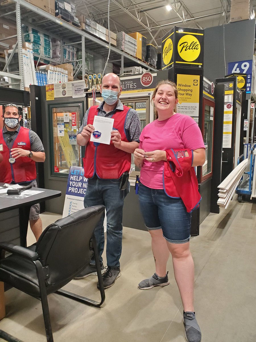 D899_RVA's tweet photo. Celebrating Anna getting her Red Vest and her first Service Star Award today at the All In Sales Specialist Meeting at our Chester store #risingstar#ALLIN @D899_RVA @BlueBoxR1 @AMiller_RVA @DanB599 @BenitoKomadina @kg899 https://t.co/25uSeznnro