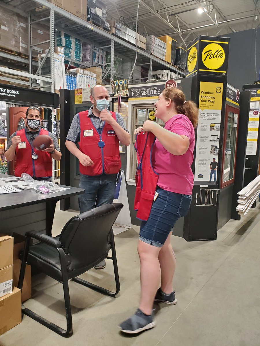 Celebrating Anna getting her Red Vest and her first Service Star Award today at the All In Sales Specialist Meeting at our Chester store #risingstar#ALLIN <a href="/D899_RVA/">D899_RVA</a> <a href="/BlueBoxR1/">@BlueBoxR1</a> @AMiller_RVA <a href="/DanB599/">Dan B</a> <a href="/BenitoKomadina/">Benito.Komadina@Lowes</a> <a href="/kg899/">KG899</a>