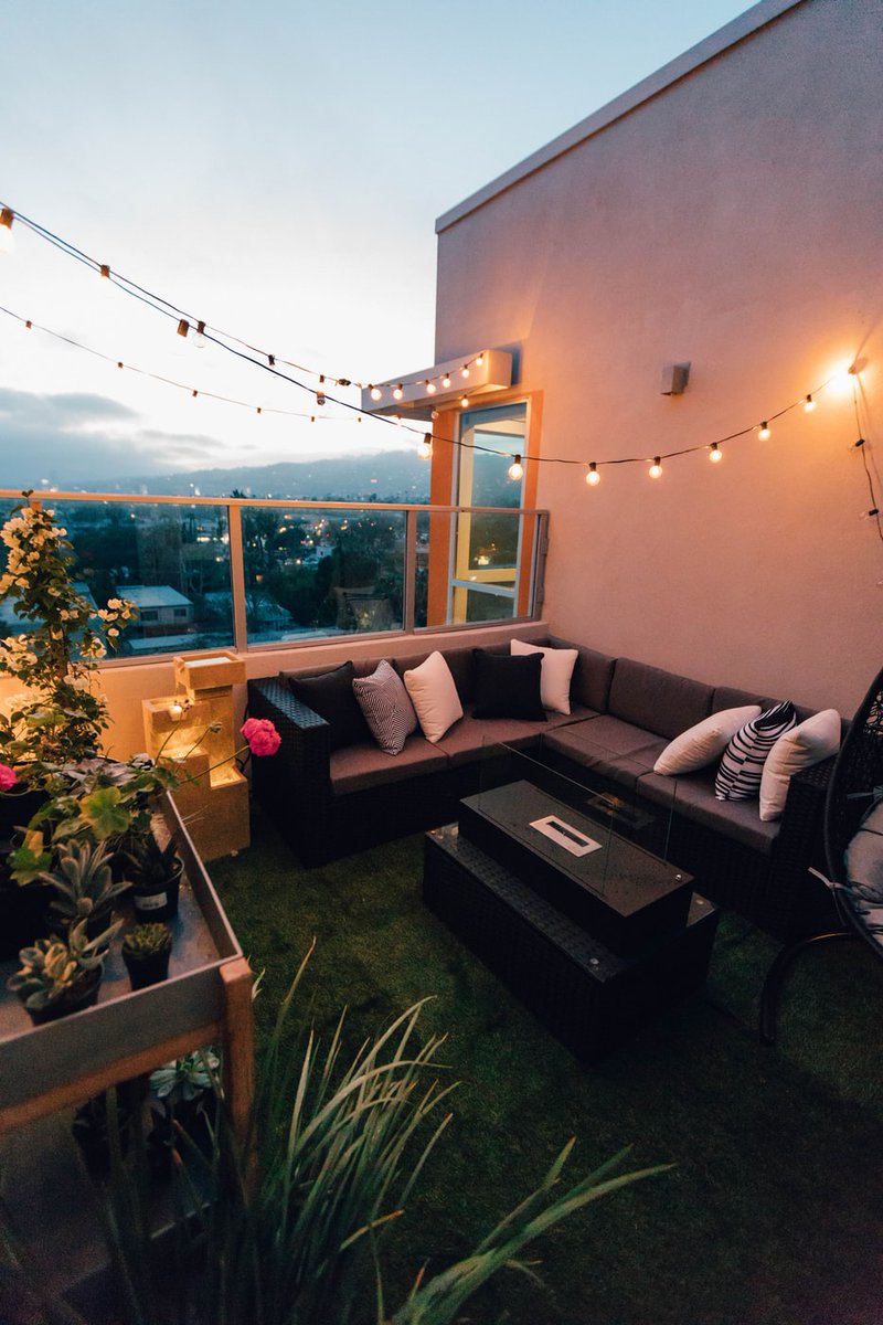 Sitting on balconies with our feet up on a Thursday night is our favorite way to start the weekend. Weekends start on Thursdays again right? ⁠
⁠
📸Roberto Nickson #litmag #balconywithaview #summernights