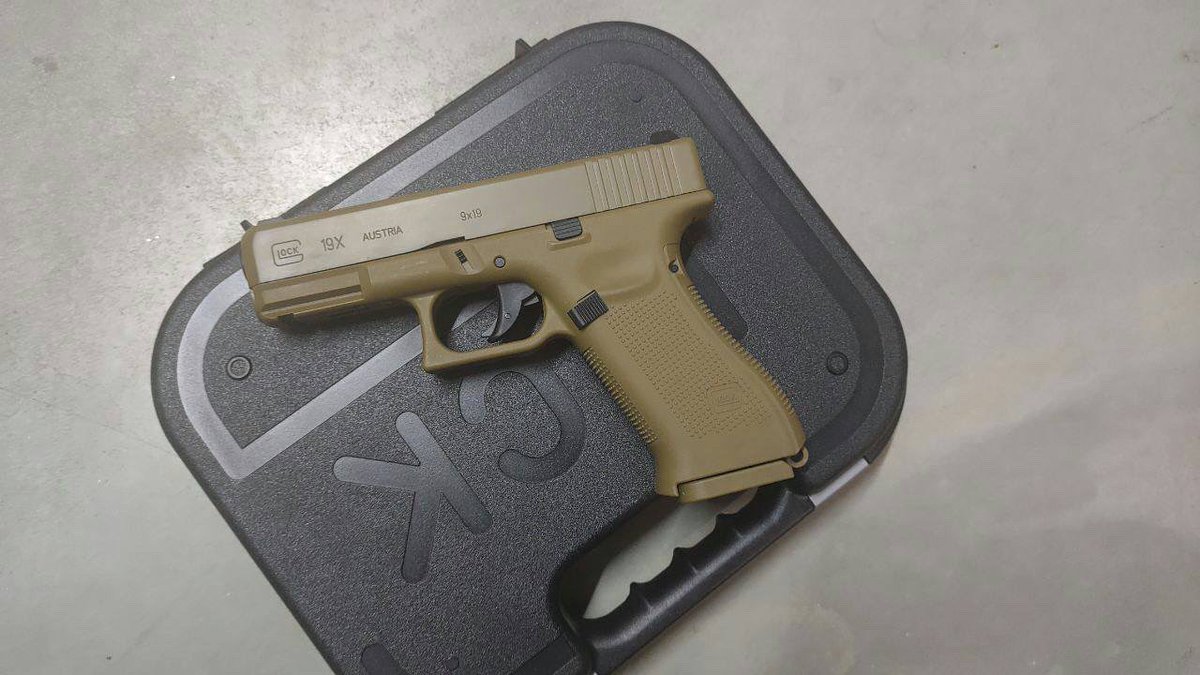 Leonel glock1 (@tonitodoller) on Twitter photo 