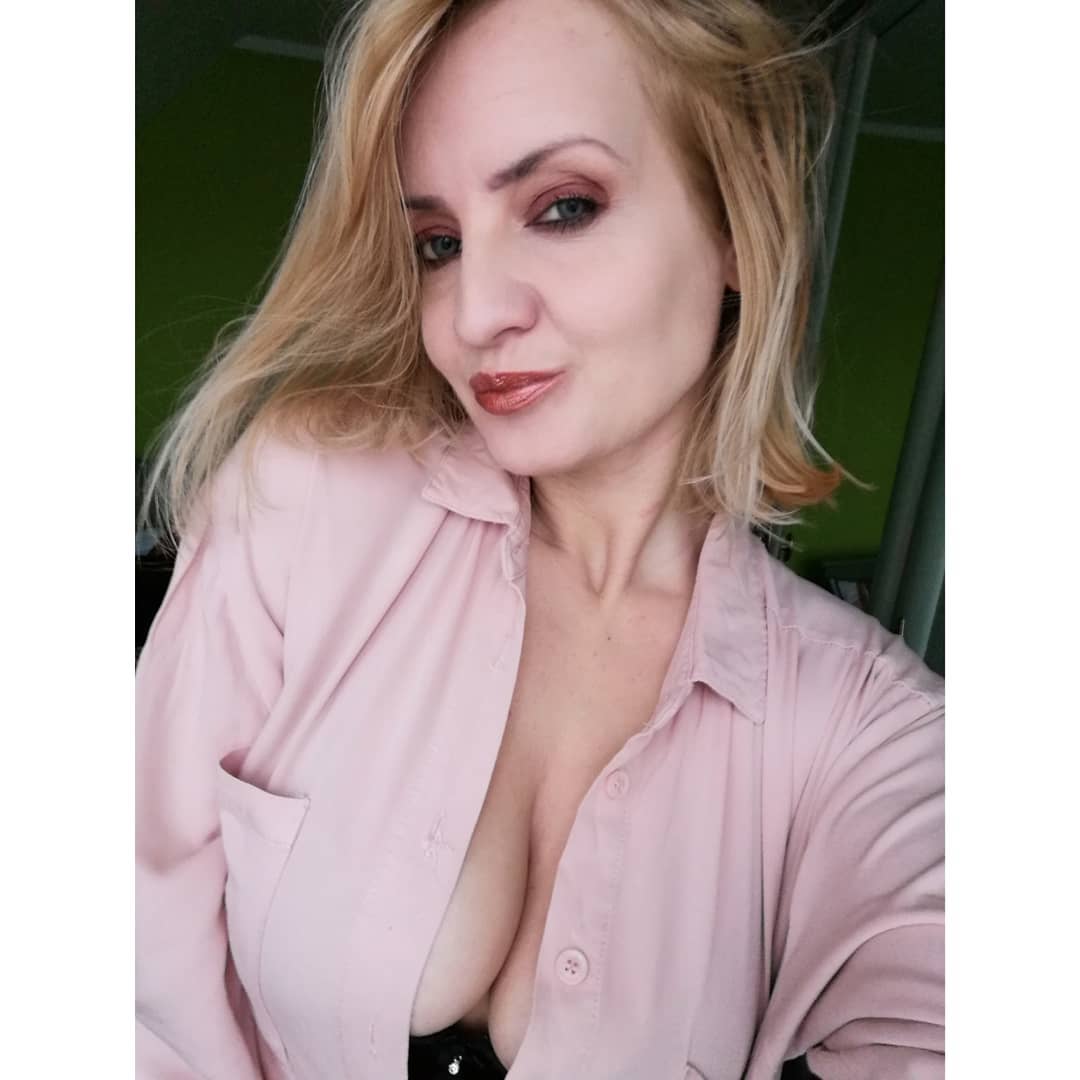 Jigolo olmak istersen linkten başvuru yap elit bayanlarla görüşme hakkı kazan

bit.ly/3wa1VpO