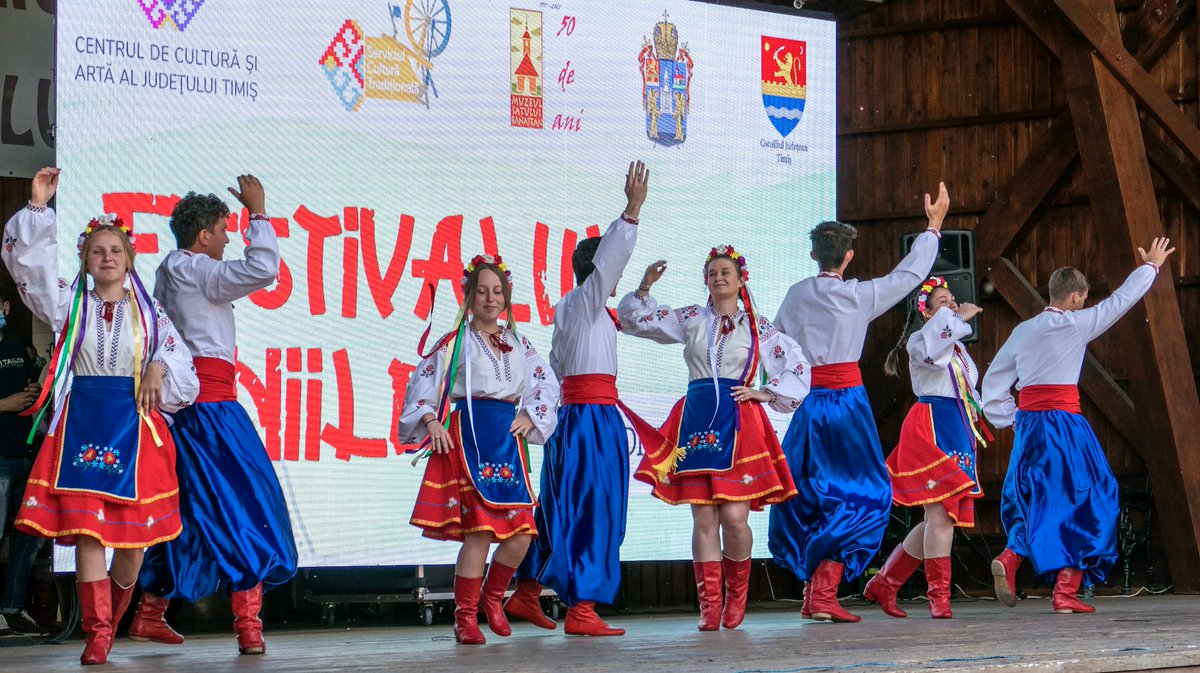 Timișoara, Romania 
Ethnic Festival june 6 2021
Ukrainian Dance
#EthnicFestival #FestivalulEtniilor #Romania #Timișoara #folk #culturaltradition #dance
📸#PanasonicLumix 
Good Evening To All !!