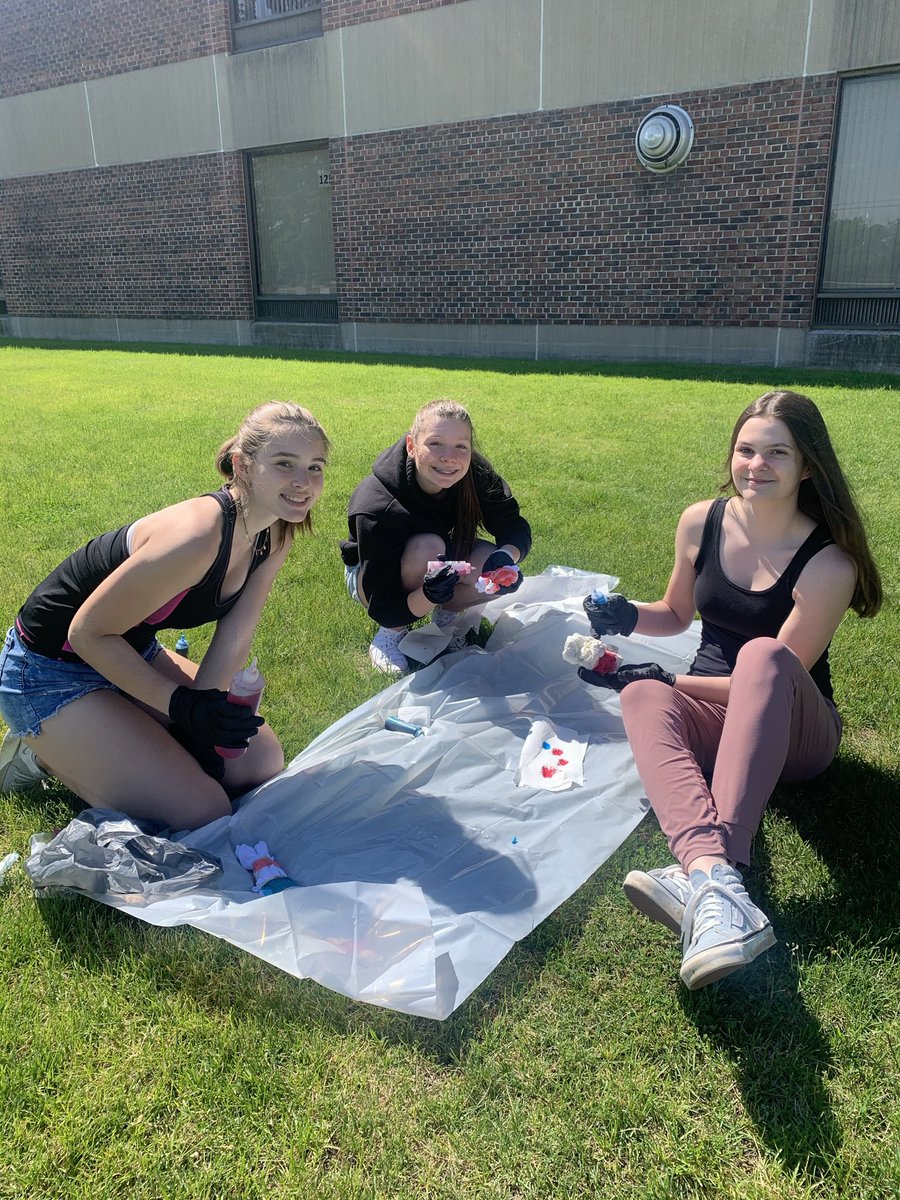 cookschemistry's tweet photo. Tie Dye colors @IkeSDNB @SDNBSchools https://t.co/IqSd2RjI76