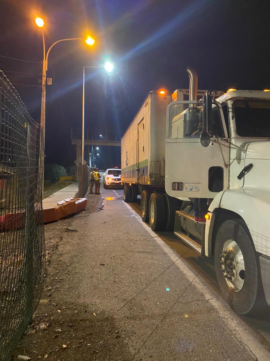 sernapesca's tweet photo. Nuevos operativos de control carretero entre regiones Valparaíso y Maule, permitieron detectar dos vehículos con más de 10 toneladas de recursos marinos obtenidos via pesca ilegal 🎣🚫. Todo se realiza en el marco de la #RedSustenta con @Carabdechile @Armada_Chile y @PDI_CHILE https://t.co/mzsaVj6gft