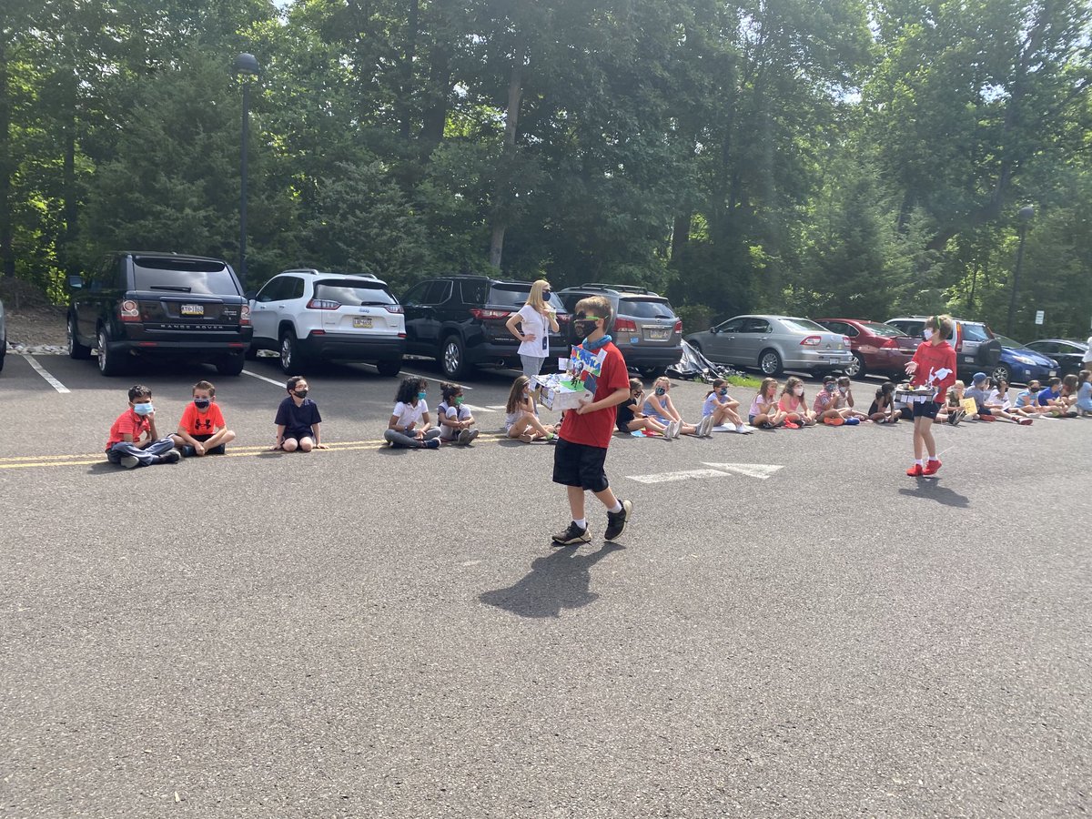 MSmithclass1's tweet photo. State parade https://t.co/RbQzfU32Jx