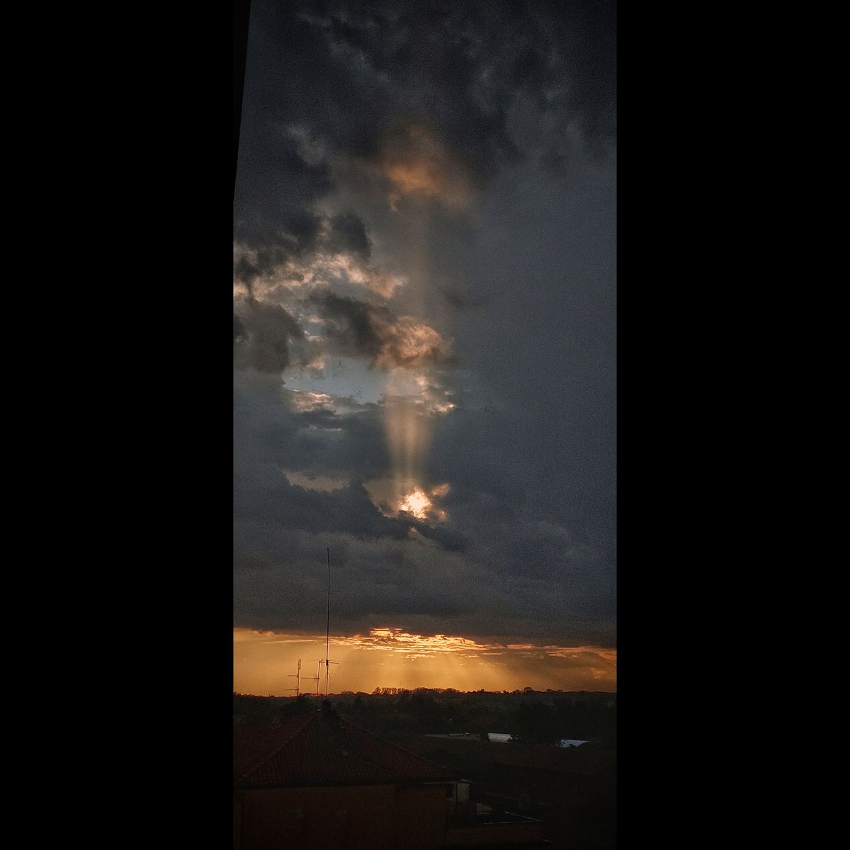 andrea1269's tweet photo. #androidography #color #landscape #sunset 😊 https://t.co/Th1gAVWgGt