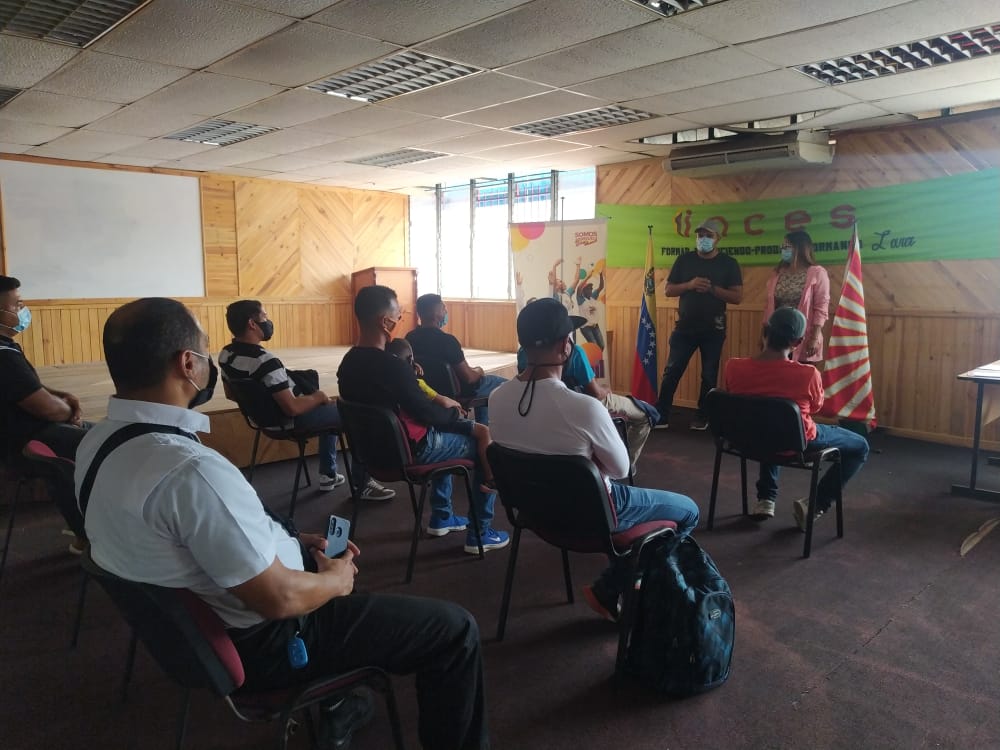 ORT_LARA's tweet photo. El Presidente @NicolásMaduro apoyando a la Juventud productiva del estado Lara junto al @mppjd  y el @minagriculturaVe en el marco de la @agrovenezuelagm cumpliendo con el Vertice N°1 
 #TierraParaLaJuventudProductiva https://t.co/8mB5KijWqt
