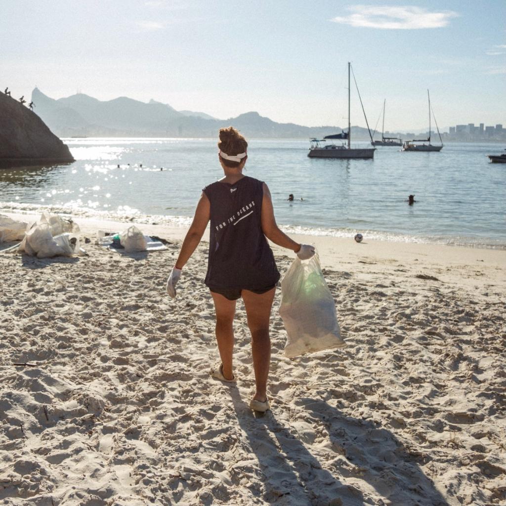 AmericanExpress's tweet photo. It's #WorldOceansDay, a day to celebrate Earth’s vital blue ecosystems and look back on the work we’re doing to protect them. With your support, the Amex x @parleyforoceans #BackOurOceans project has hosted 175 cleanups across 11 countries, removing over 140,000 pounds of debris. https://t.co/VZF4GCmfRK