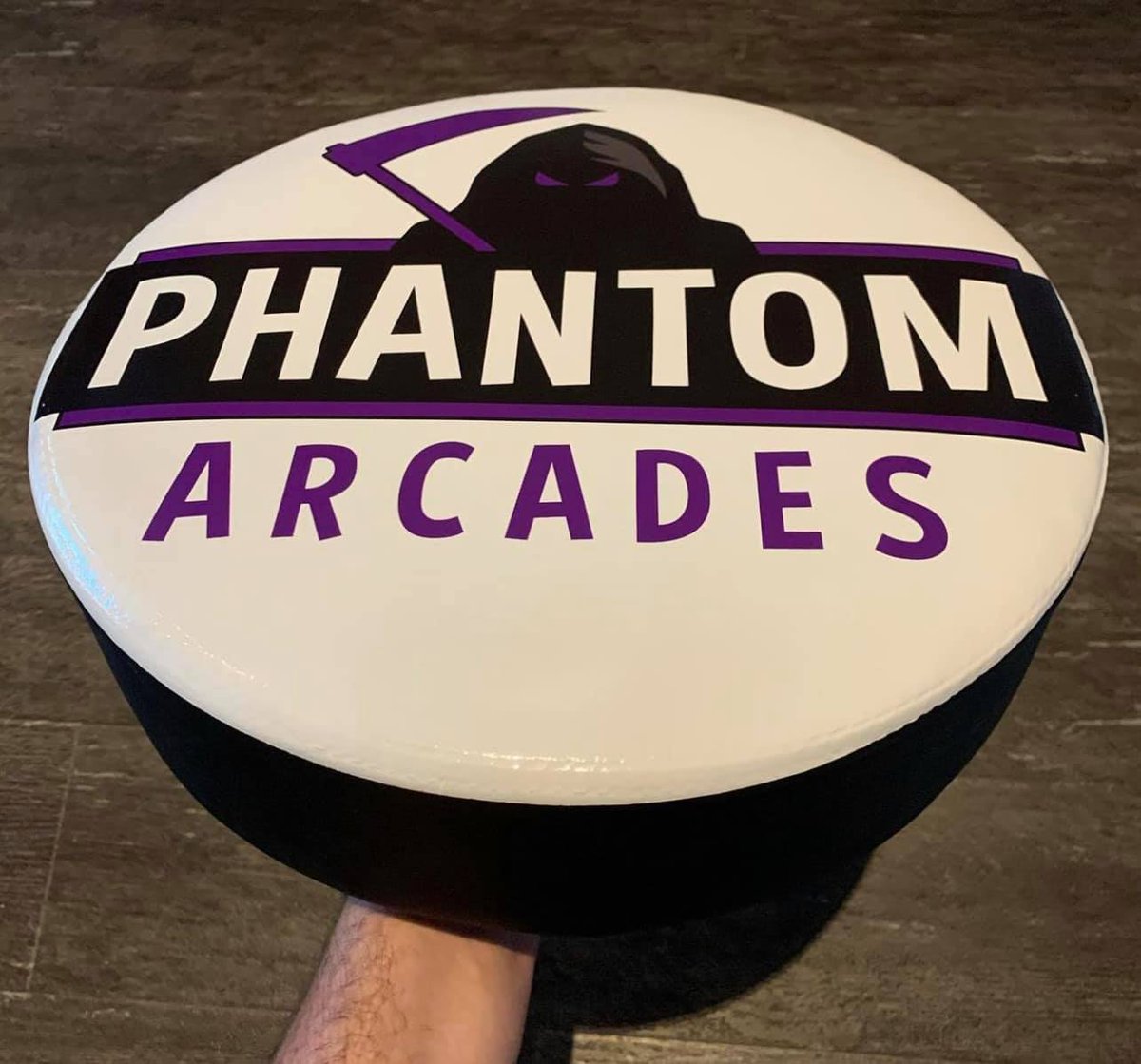 New custom barstools! We are now offering custom seats that can match the custom graphics of your arcades or the  motif of your Mancave!

#mamecabinet  #pacman   #arcadecollector #game #videogame #arcadegaming #retrogame #gameroom  #vintagearcade #basementarcade #mancave