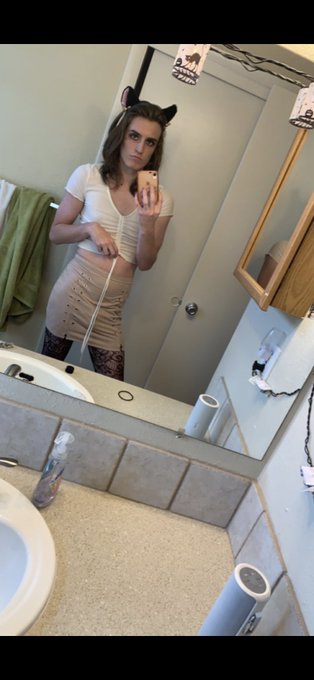 kitty girl 🌸🌸 https://t.co/WGWJR3XLVS<a href="/tag/newprofilepic"class="tags"><span>#newprofilepic</span></a>