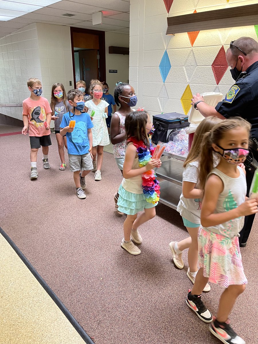 WBPSwildcats's tweet photo. Thank you WBPD for also going over to the Rose L MacDonald School. The pops are very much appreciated by all!!! https://t.co/agaEgOvyGM