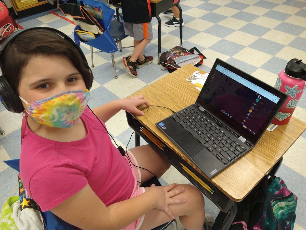 NSComputerTech's tweet image. @NSComputerTech when you give students any age the ability to be a chemist they get so excited @LittleAlchemist 2. @EWSDTech @NorthSideEW