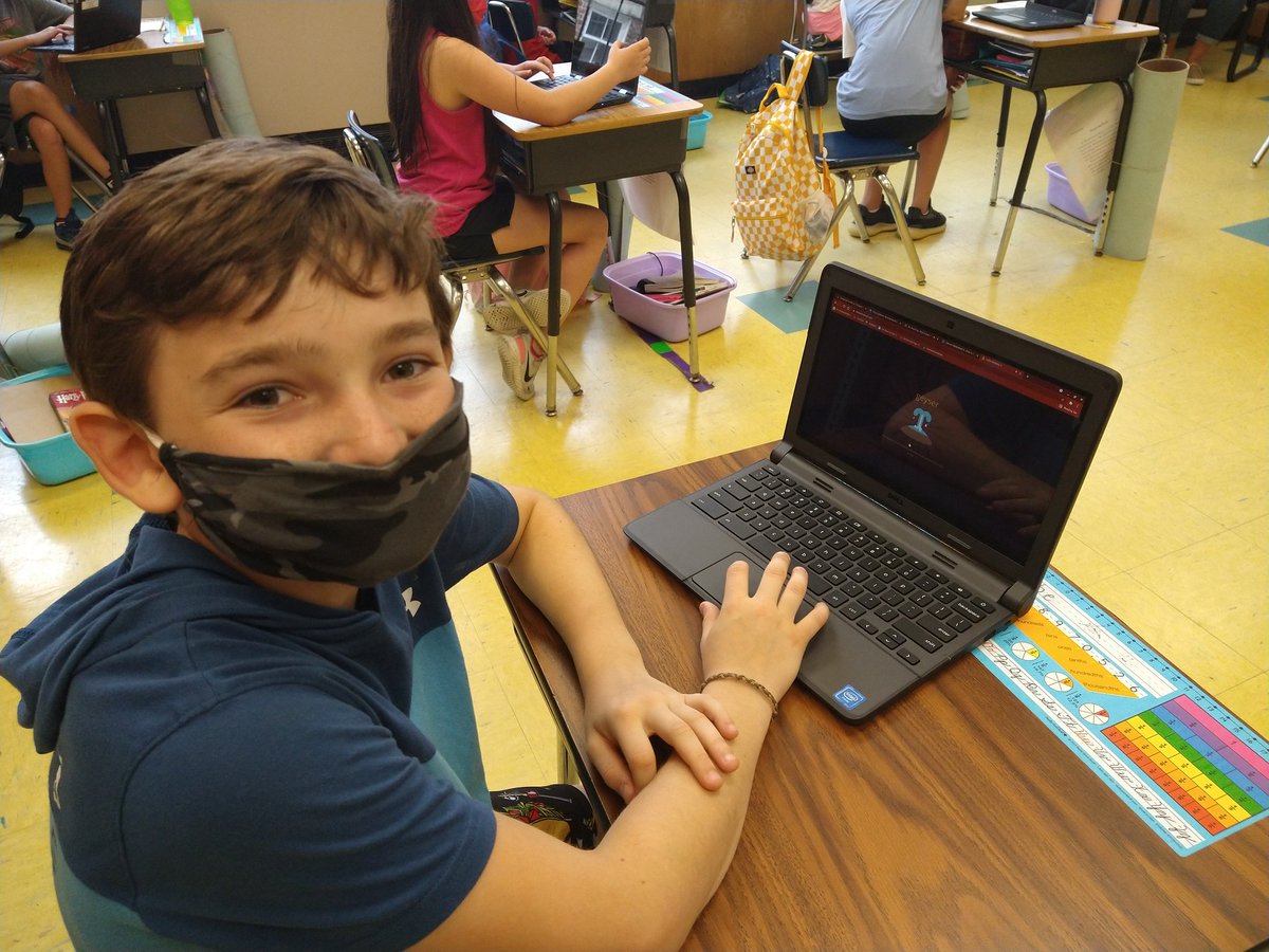 NSComputerTech's tweet image. @NSComputerTech when you give students any age the ability to be a chemist they get so excited @LittleAlchemist 2. @EWSDTech @NorthSideEW