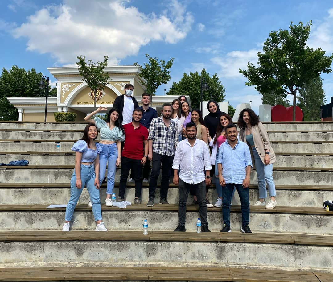 Projemizin başında bulunan değerli İhsan Emre Erol hocamıza, sınıfımız ve sanal gerçeklik oyunumuza bulunduğu katkılarından dolayı teşekkür ederiz🤩🙏

#vrofficeexperience #iauyenimedya #virtualreality #game #sanalgerçeklik