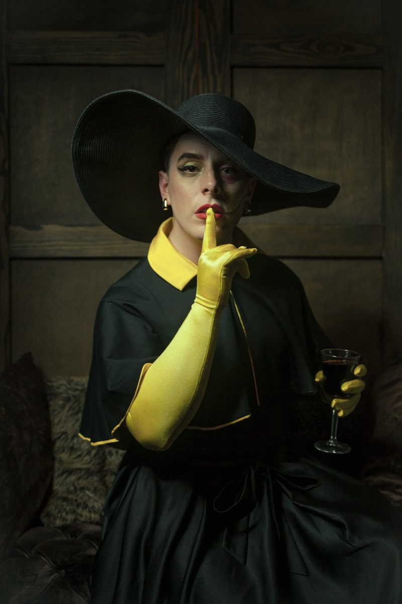 ThomasSanders's tweet image. Janus' Skirt Look 💛🐍 (📷: @aswilde1; 💄: @quildarling)