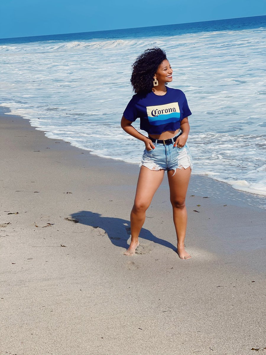 OwnByFemme's tweet photo. I consider the beach my second home! I am excited to announce my new partnership w/ @coronaextrausa and share their Protect Our Beaches initiative which focuses on helping to clean up and removing plastic from our beaches and oceans! #Ad
 #ProtectOurBeaches #For21
 #WorldOceanDay https://t.co/xNqzsY31O9