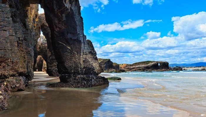 gauthie74757302's tweet photo. The beach of the cathedrals in Galicia. Spain 🇪🇸💙 https://t.co/VXe6ObyRXQ