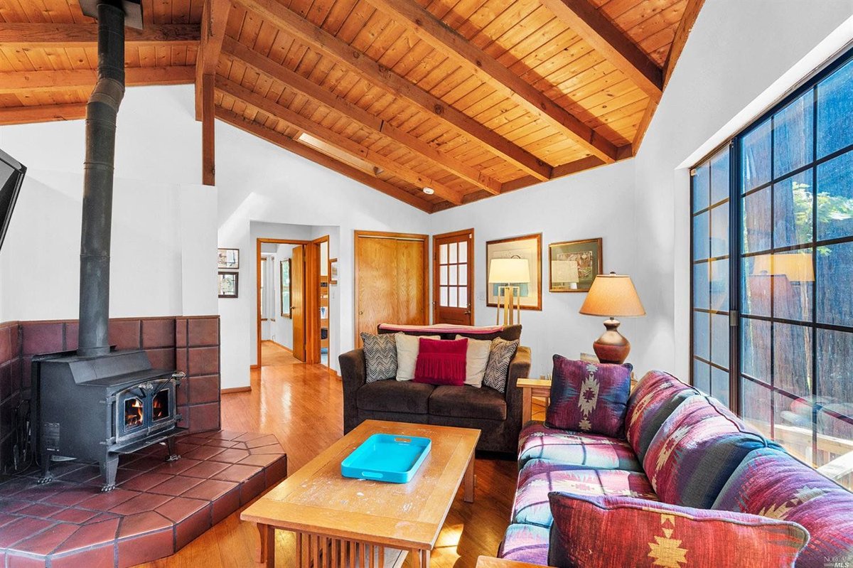 Awesome Tree-Top Paradise ~ Surrounded by redwoods and just steps from great beach access, The Treehouse boasts lush wooded outlooks and great flow with multiple interconnected decks for expansive entertaining.  
#russianriverrealstate #russianriver
buff.ly/3pvwvYr