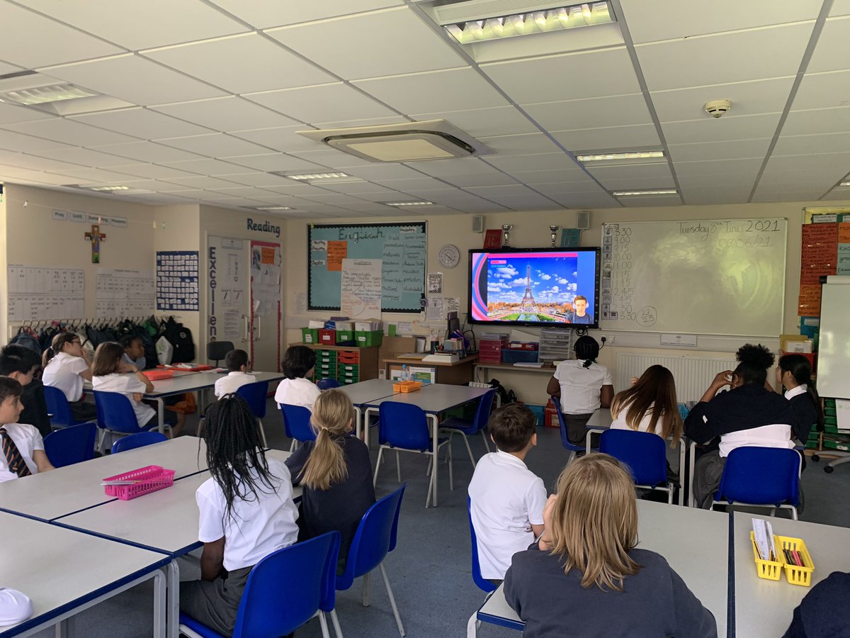 SouthworthClass's tweet photo. The children can’t wait to create their ‘city of tomorrow’ after today’s live session with @teentechevent - they have some fantastic ideas #sciencestannesgaE1 #computingstannesgaE1 @StAnnesgaCPS https://t.co/qfV51XLZVL