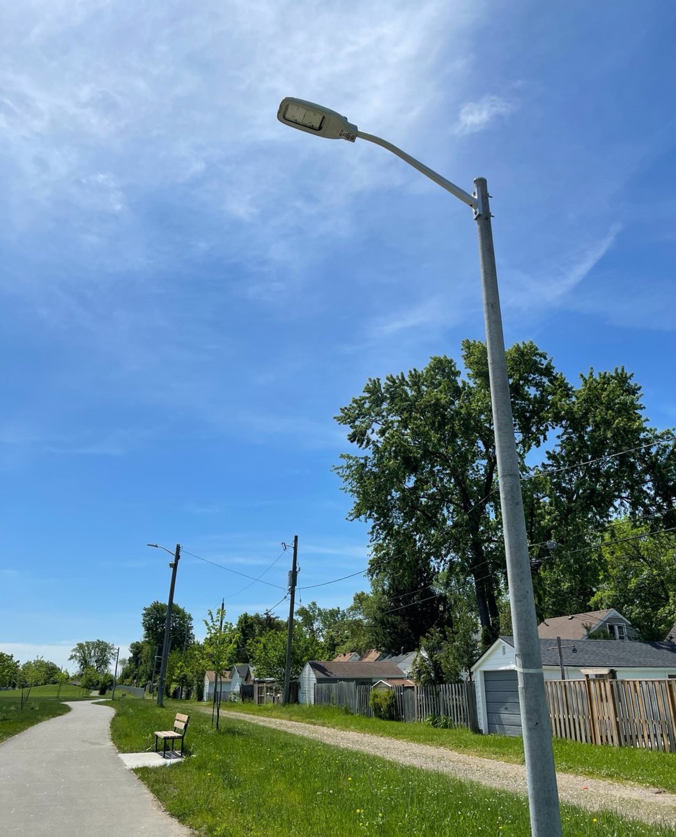 drewdilkens's tweet photo. The final touches to the Bridgeview Park upgrades are now complete. The latest improvements include the installation of new lighting to make this green space brighter, safer &amp; accessible at night. You can visit this park at 1899 Grove Ave. in Ward 2. #BuildBackBetter #ExploreYQG https://t.co/B4JK5d0560