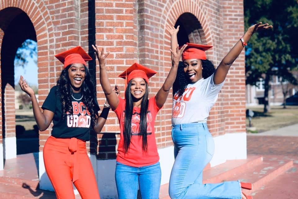 dstinc1913's tweet photo. Submissions are now open for the annual #CongraDST campaign!
Sorors in the class of 2021 are encouraged to submit their grad photos: https://t.co/ClMc5IJq2U - for a chance to be featured.
#DST1913 https://t.co/A09OaY8rRD