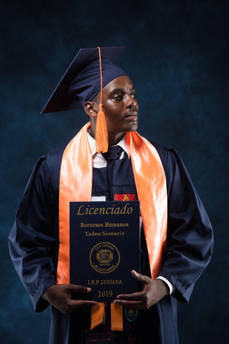 TaadeuAry's tweet photo. GRATIDÃO , I MADE IT❤️🎓 Class of 2019💪🏾 https://t.co/hQ4dKy2bau