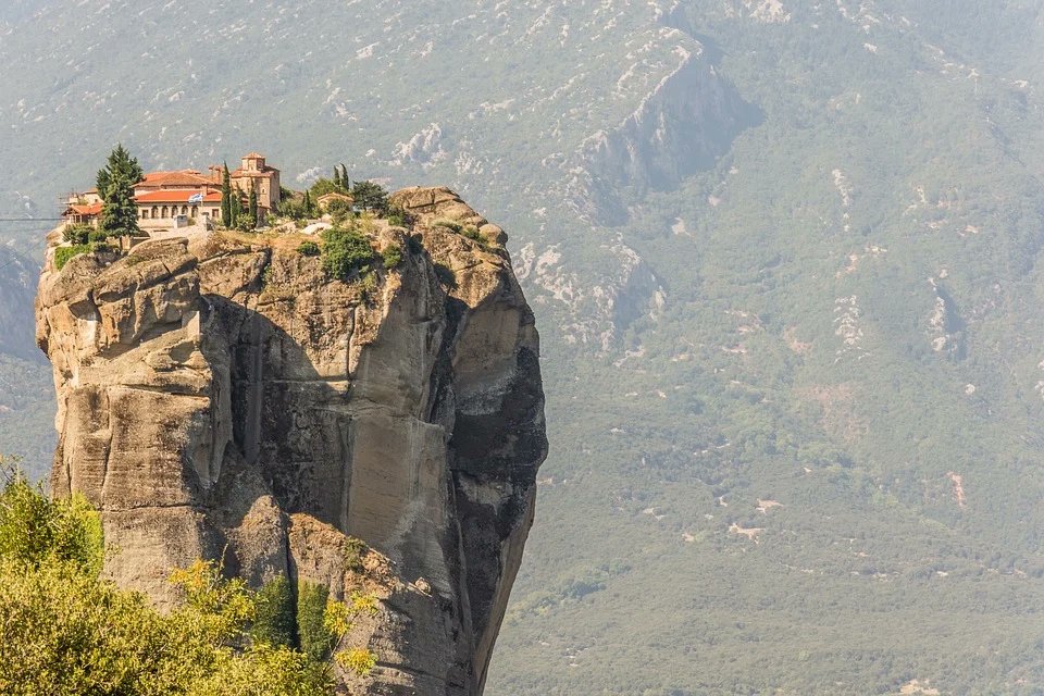 Meteora (monasteries hanging from heaven). Greece 🇬🇷💚