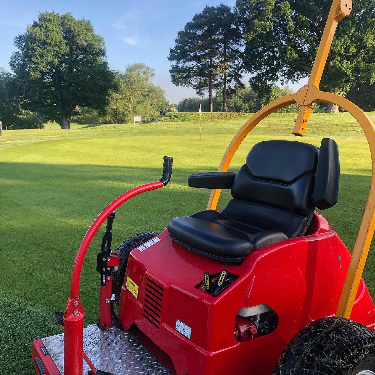 Miles_gkeeper's tweet photo. This morning in the fog @ashfordkentgc before it lifted I was out on my favourite machine ๐ @Tru_Turf @TruTurfRoller. The course is looking beautiful ๐โณ๏ธ๐! #golfweek #greenkeepers #truturf #johndeere #summervibes #bestdressed #smoothride #ashfordkentgolfclub https://t.co/CyeaFmODZf
