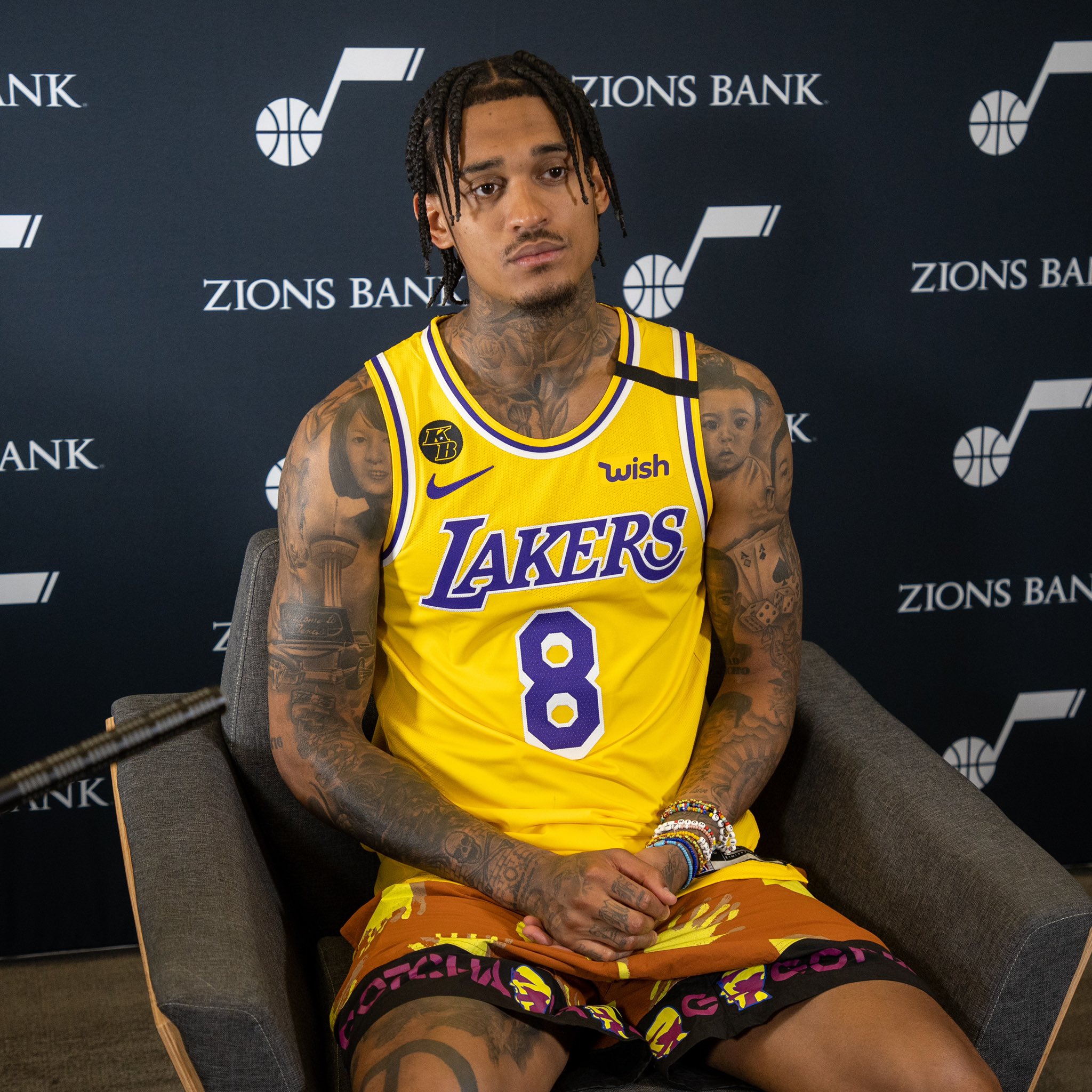 Problema Lima Factor malo ClutchPoints on Twitter: "Jordan Clarkson rocking a Kobe Bryant Lakers  jersey on the day of Game 1 vs. the Clippers. 👀🐍 https://t.co/qS9JSmrI2m"  / Twitter