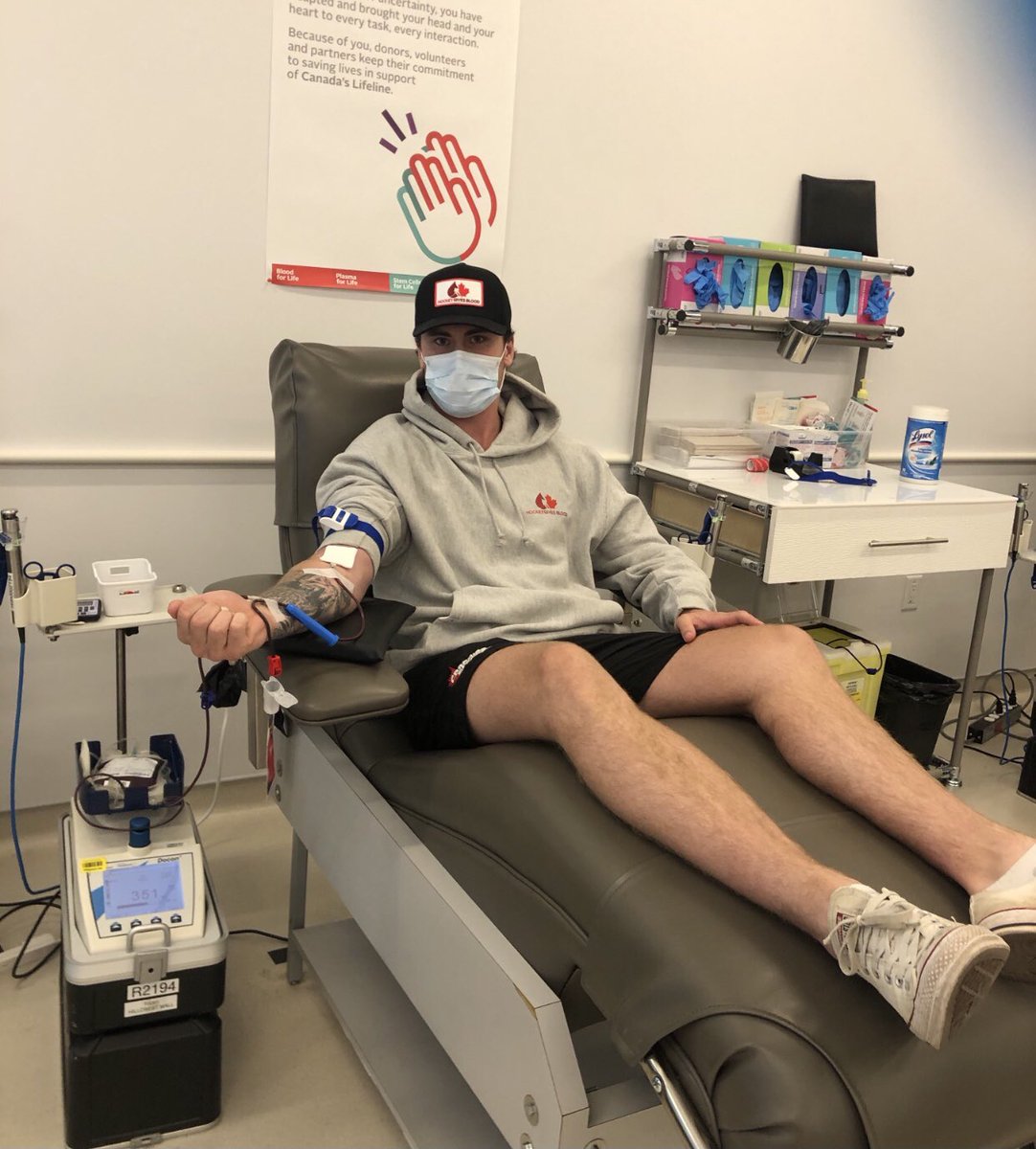 Hockey Gives Blood tweet media