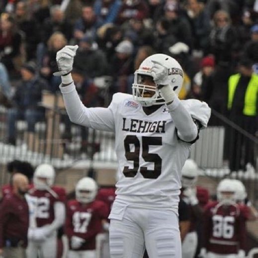 CFB247's tweet photo. Davis Maxie
Lehigh, Defensive End 2016-2020 https://t.co/hY55tS7qxY