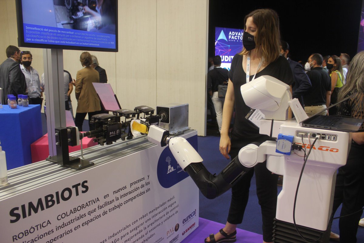jordipagesm's tweet photo. Demostració en viu del projecte #SIMBIOTS  de robòtica col.laborativa a l'estand d'#Eurecat a @AdvanFactories amb el #TIAGoRobot @PALRobotics @IRI_robotics @PROMAUT #Zanini #Industria40 @accio_cat https://t.co/Svzb8VfNQ9