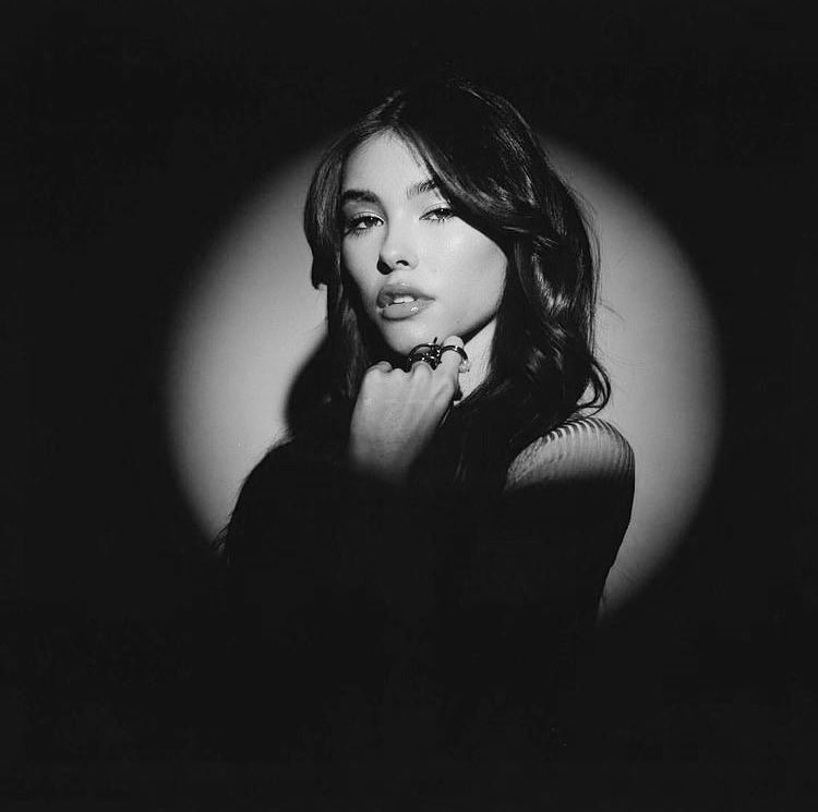 pymadisonbeer's tweet image. La vida no es un cuento de hadas, esta canción de ruptura espinosa de Madison Beer con voz de ángel lo demuestra, pero puede hacer que una canción suene igual de dulce.

 – @NylonMag sobre el nuevo sencillo #Reckless de @madisonbeer.