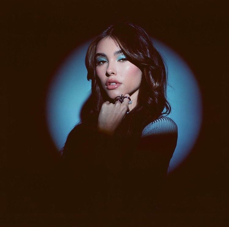 pymadisonbeer's tweet image. La vida no es un cuento de hadas, esta canción de ruptura espinosa de Madison Beer con voz de ángel lo demuestra, pero puede hacer que una canción suene igual de dulce.

 – @NylonMag sobre el nuevo sencillo #Reckless de @madisonbeer.