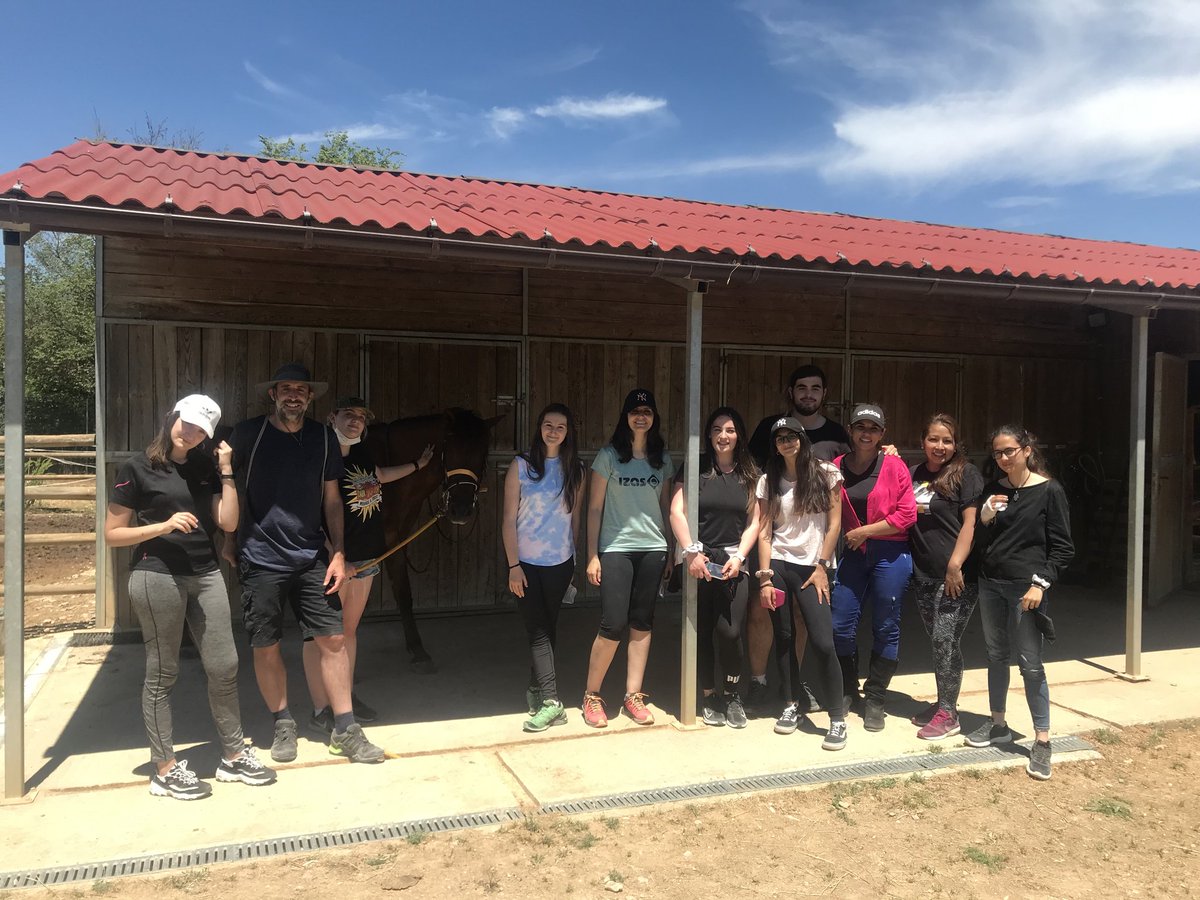 ins_tremp's tweet photo. Avui els alumnes de 2n curs del CFGM Atenció a la Dependència i Cures Auxiliars d’Infermeria hem visitat el centre d’Equinoteràpia Lo Camp. Hem comprovat de primera mà els beneficis d’aquesta teràpia alternativa amb cavalls🐎🐎🐎 Hem gaudit i après molt!😃👏
#INSTremp #ATPD #CAI https://t.co/hwHOwwrogV