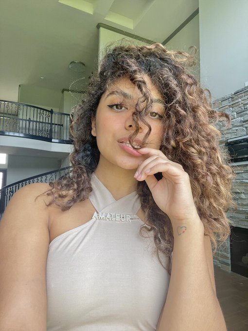 Vote for me and get a FREE GIFT from yours truly! 😉💋 https://t.co/ghDTX0FoeM https://t.co/bODRdM7k5e