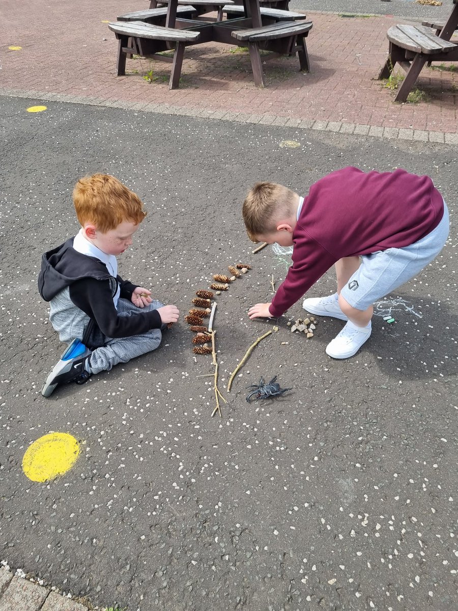 Literacy2223's tweet photo. Primary 1 had the best afternoon learning all about minibeasts with our friends from @Belvillegarden. Thank you Sally and Adrienne for lots of great fun and learning 🐛🐞 https://t.co/StirTW2LvK