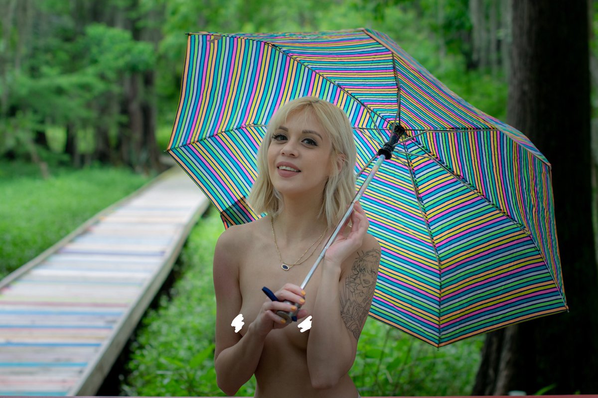 It’s pride month!! Y’all new material on my OnlyFans Account!! Cum💦 see this uncensored! 😘😘😘

onlyfans.com/paigelithe