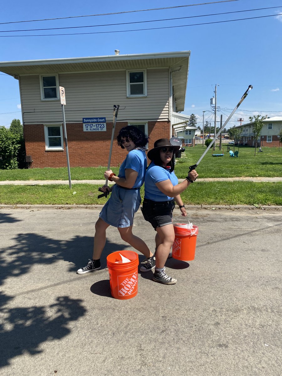 ILJusticeCorps's tweet photo. Last Saturday, Fellows got together for a service project at Sunnyside Park In Bloomington, where we were able to help the Bloomington Housing Authority do some community cleanup. It was so nice to see everyone and their smiling faces in person! #Americorps #AmeriThanks https://t.co/KdExBm52aW