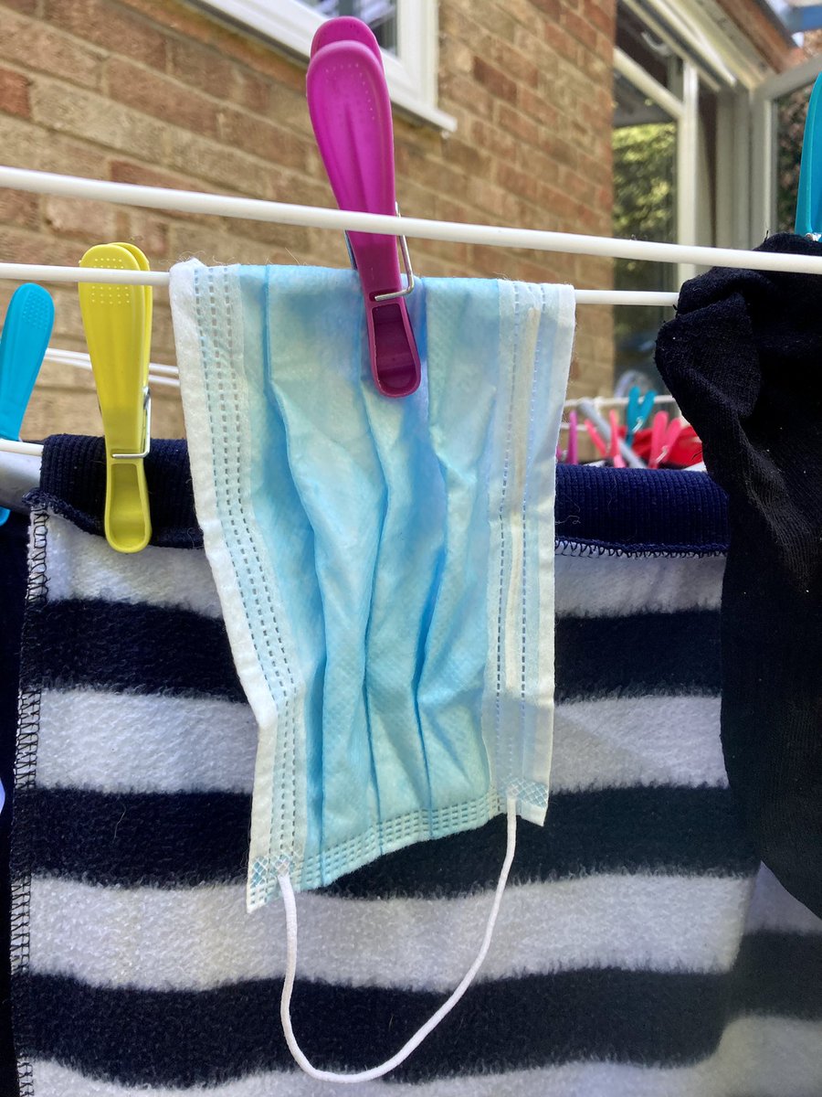 TheFashionRecy1's tweet photo. Am I the only one that washes #facemasks ❓😳
#singleusemasks #reducewaste #washitup #reducereuse #TradWifeLife #SideHustlerLife https://t.co/WBW9ivBqb9